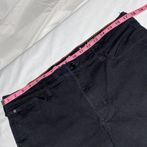 Eddie Bauer | Elysian Slim Straight Jeans - Slightly Curvy | Black | Size 14 - Picture 5 of 11